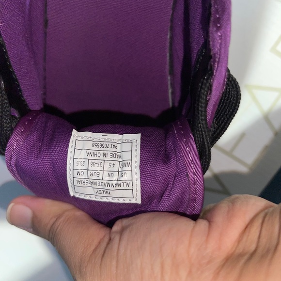 Sneakers - Picture 10 of 10